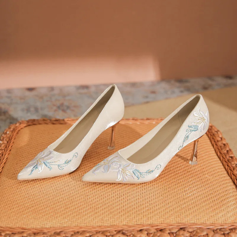 Women Pumps 2024 Spring Autumn Embroidery High Heels Shoes Women Sexy Pointed Toe Stiletto Heeled Party Wedding Shoes 241031