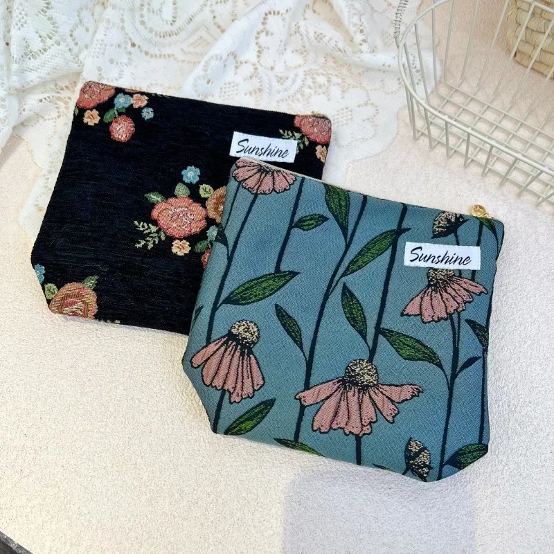 Ladies clutch makeup bag lipstick sanitary pad bag card holder floral embroidery makeup bag travel makeup bag 241031