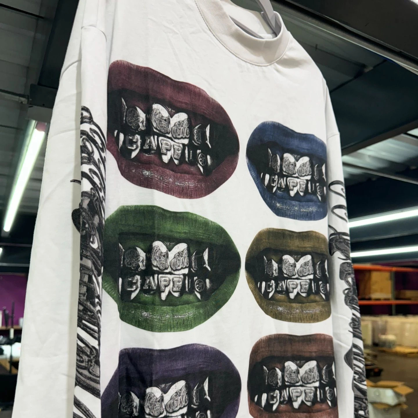 Y2K long sleeved mens shirt Harajuku hip-hop lip and tooth graphic printing long sleeved Gothic oversized top 241030