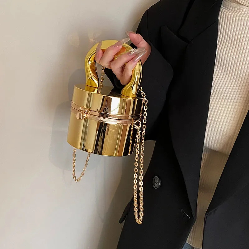 Golden box handbag fashionable and shiny womens bag party evening high-quality clutch handbag womens metal chain messenger wallet 241031