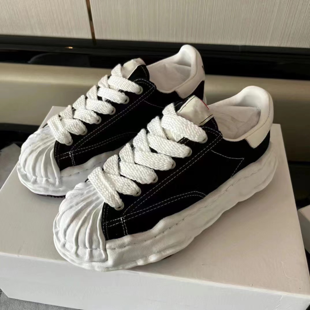 Black White Leather Canvas Low Top Casual Sneakers Lace Up Loafers Woman Men Fashion Shoes Trend Art Vintage Comfortable