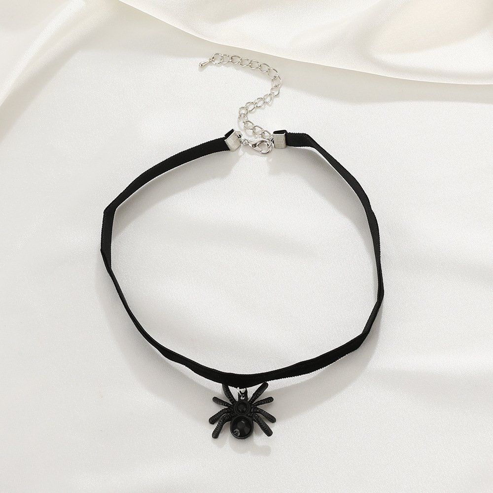 Elegant Black Spider Design Necklace for Gothic Fashion Lovers