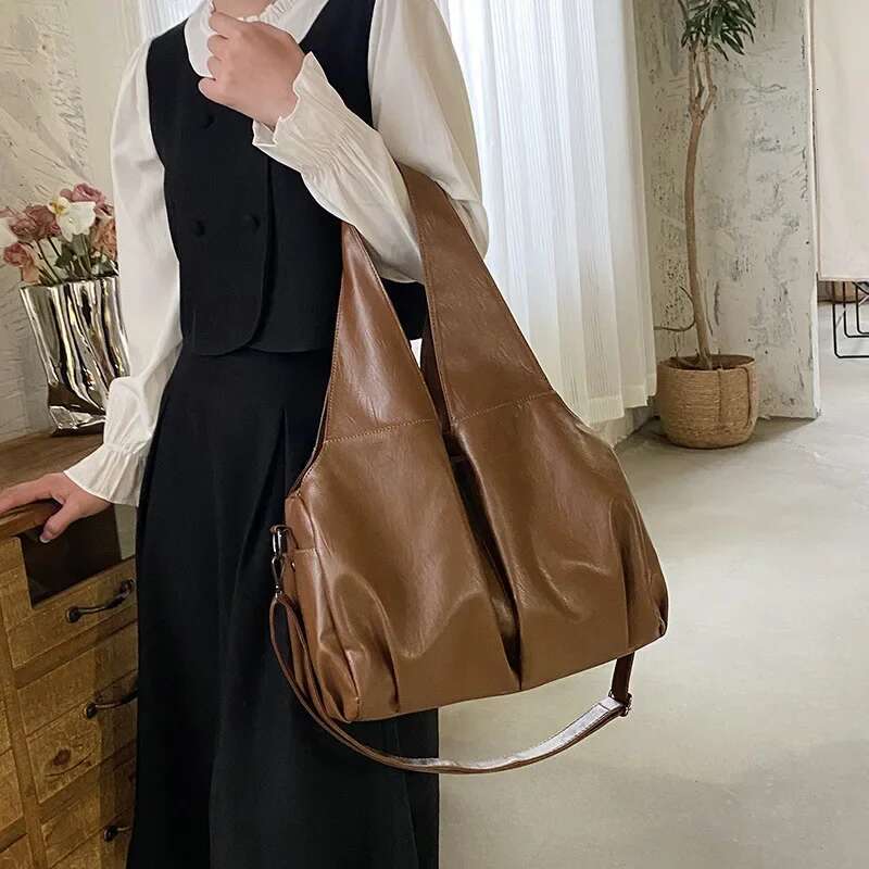 New Fashion Simple Shoulder Niche Design Large Capacity Textured Casual Retro Tote Solid Color Crossbody Bag For Women