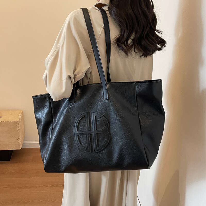 2025 pretty 2025 New Arrival: Women's Soft Leather Texture Shoulder Bag - beautiful Zipper Tote with Ample Capacity for Daily Commuting Arrival: 