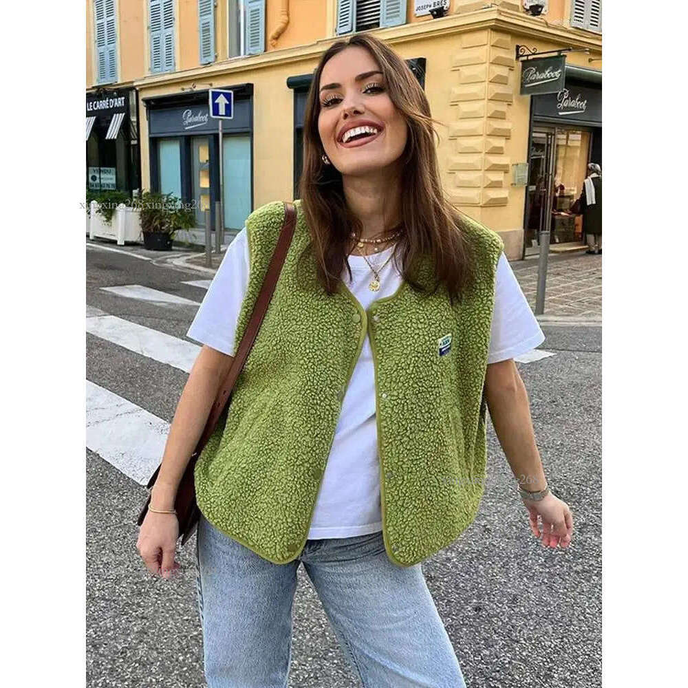 Women's Vests Chic Lamb Wool Single Breasted Pocket Vest Women Loose V Neck Sleeveless Warm Waistcoat 2024 Autumn Casual High Street