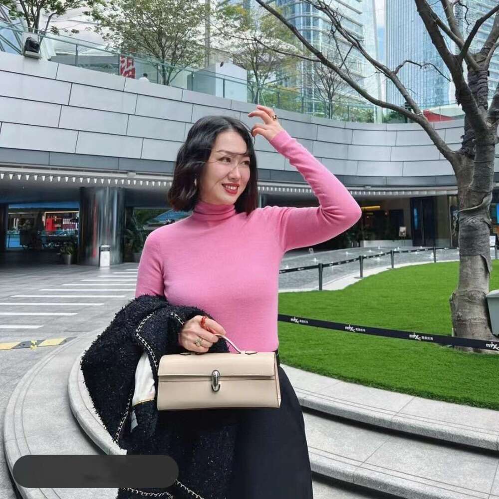 Chic Calfskin Handbag: Retro Style Genuine Leather Handheld Bag hot for Women