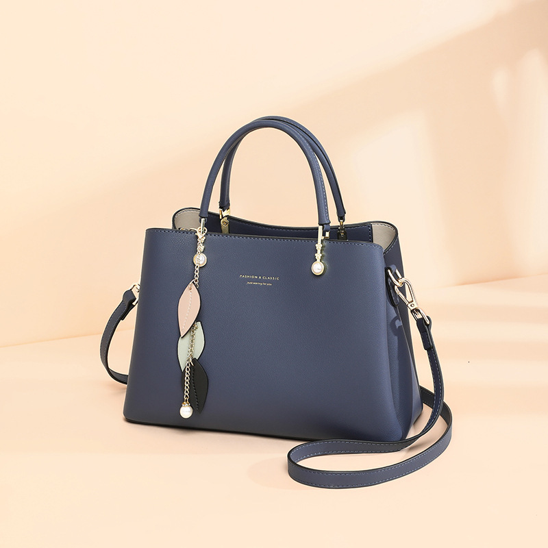 Bag women's versatile new handbag large capacity shoulder bag fashionable and high-end crossbody commuting bag