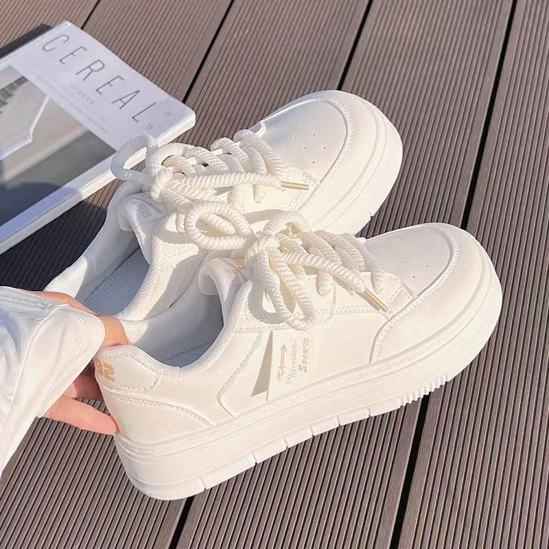 Front lace up thick soled white shoes for women, 2024 autumn and winter new item, sponge cake heel flat casual sports shoes for women