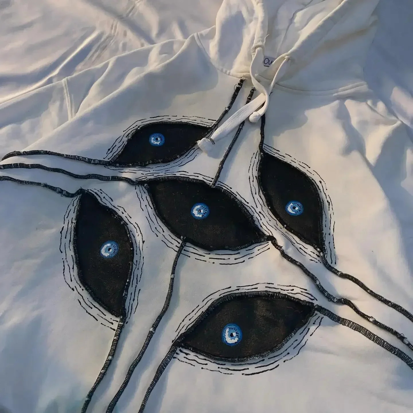 Y2K Eyes Patchwork Pulleys Gothic Retro Eyes Graphic Hoodies Harajuku Casual White Oversized Sweatshirt for Men 241030