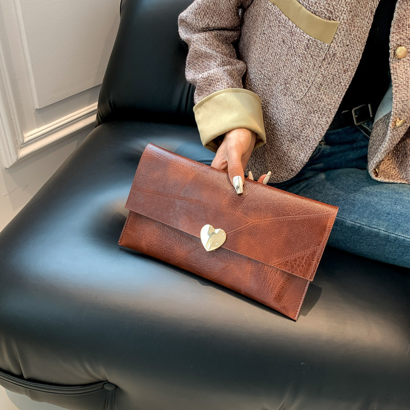New designer fashionable multifunctional women's heart-shaped handbag, new gradient color splicing niche high-end texture envelope bag