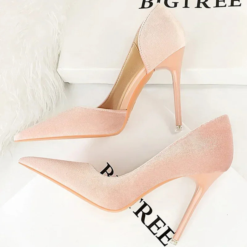 Women 10.5cm Super High Heels Fashion Pointed Toe Veet Nightclub Pumps Lady Side Hollow Evening Banquet Dress Shoes Plus Size 241030