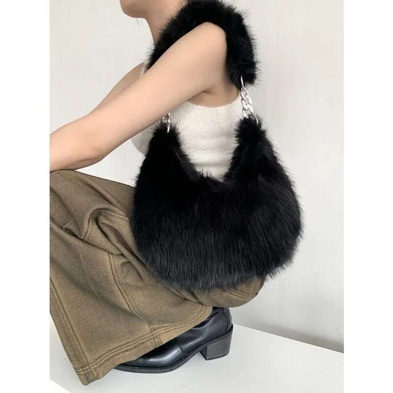 Niche Autumn And Winter New Super Soft Plush Shoulder Armpit Versatile Chain Portable Crossbody Furry Bag For Women 2023