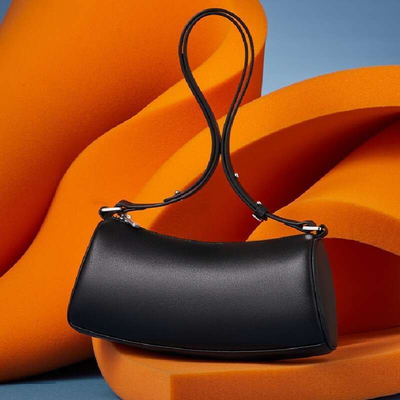 Female 2024 New Niche Design, Fashionable And Versatile, High-End Single Shoulder Underarm Crossbody Bag