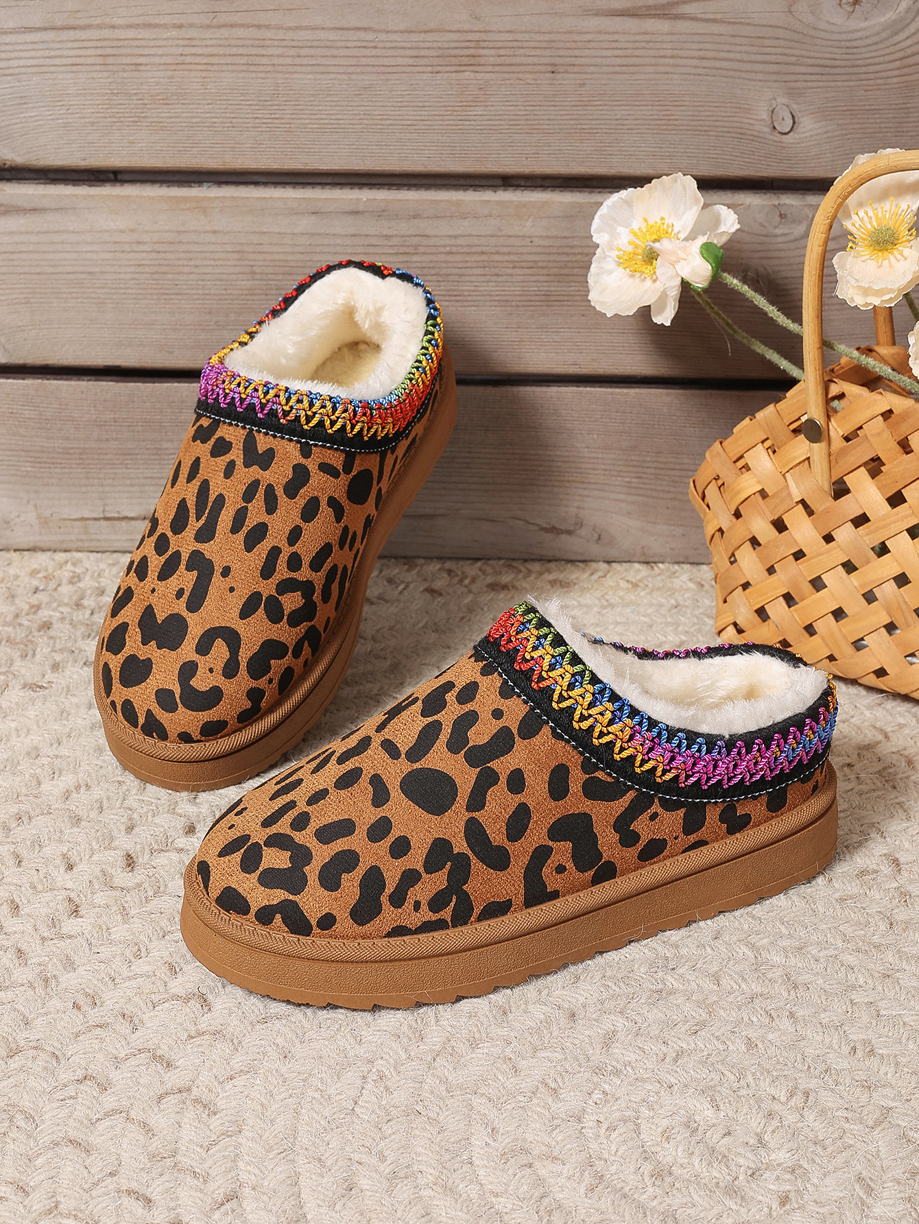 2025 New Xinxin Women's Winter Fur Snow Cotton Plush Cotton Shoes Flat Bottom Martin Boots