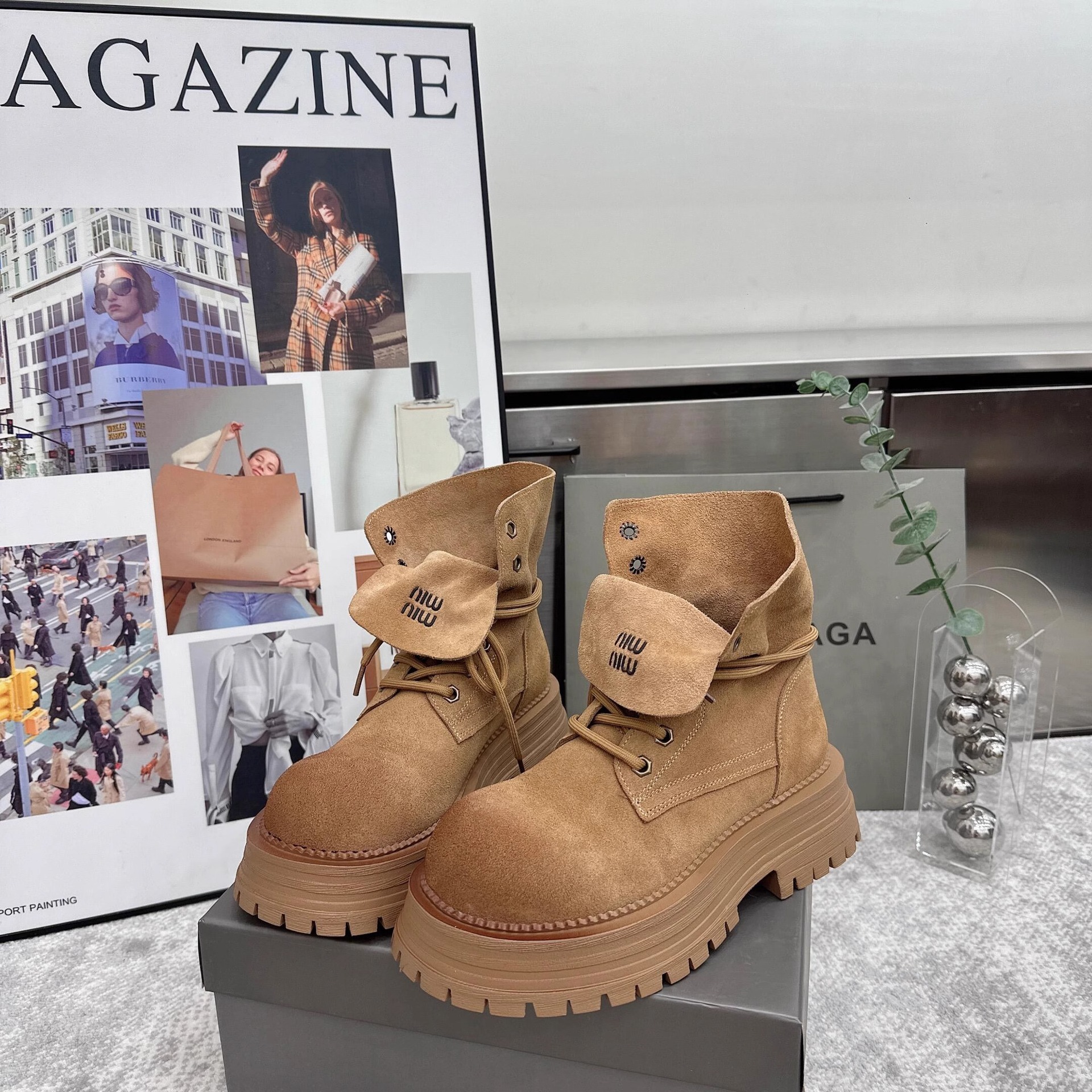 Thick soled, thick heel, height increasing Martin boots for women, 2024 autumn new item, lace up versatile short boots, flip up yellow boots