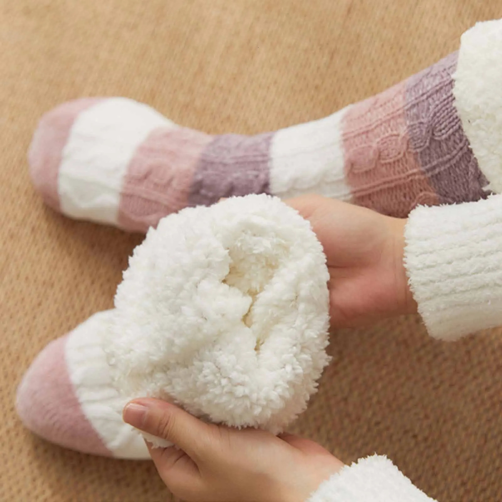 Women Winter Socks Warm Fluffy Contrast Color Striped Fleece Thicken Sleep Sock Fuzzy Plush House Sleeping Slipper Sock 241031