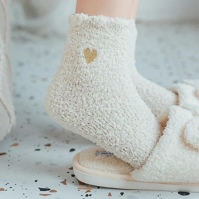 Casual Love Plush Socks Women Winter Warm Thickening Heart Printing Sleeping Snow Socks Coral Fluffy Tube Wool Sox 241031