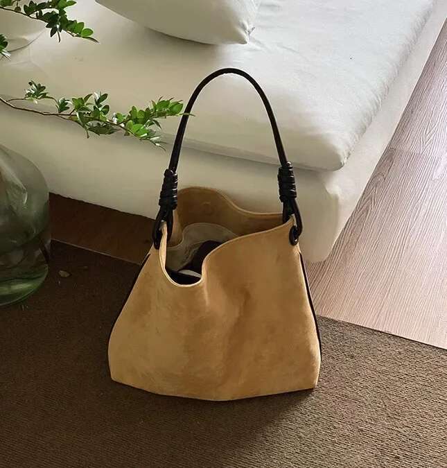 Korean Version Instagram Autumn/Winter Retro Suede Single Shoulder Bucket Large Capacity Portable Tote Women's Bag