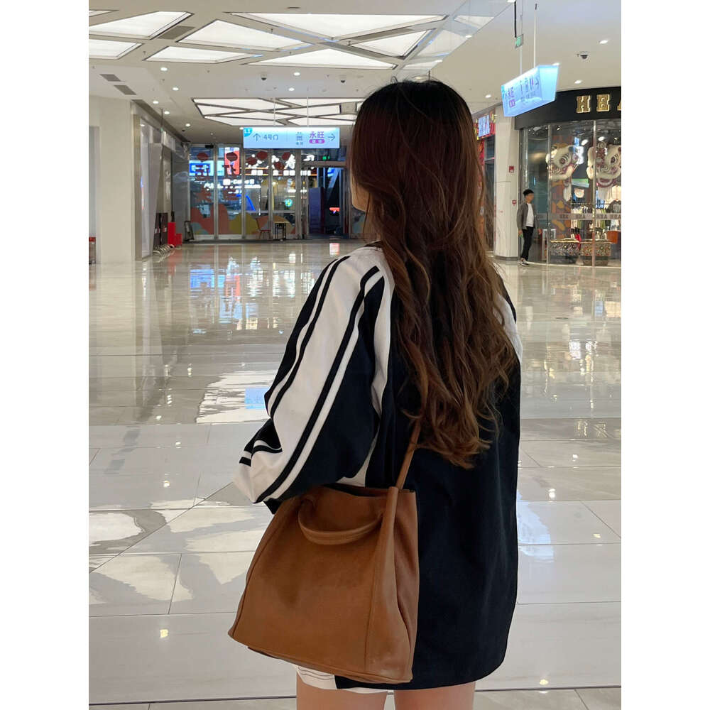 womens 2024 new spring summer one shoulder underarm large capacity handheld versatile commuting bucket crossbody bag
