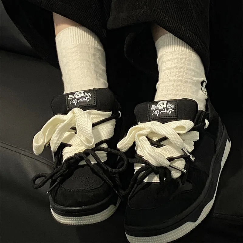 2025 New Designer Spring/summer Retro Niche Design With Strap Skateboard Bread Men's And Women's Trendy Contrasting Color Sports Shoes
