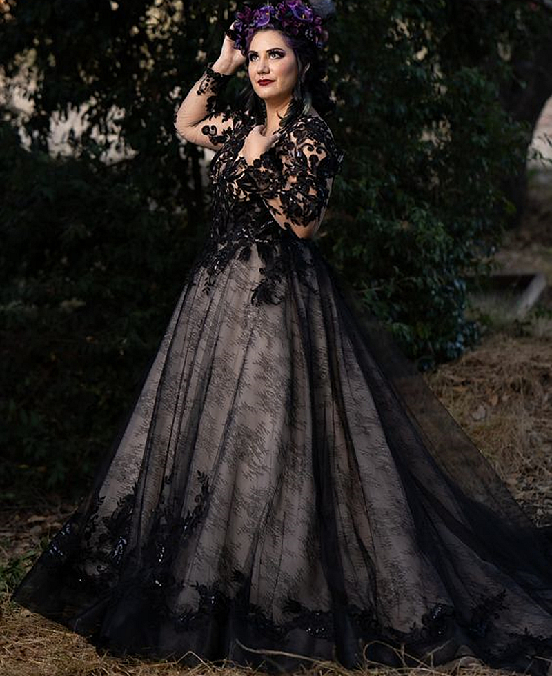 2023 Long Sleeves Black A Line Lace Wedding Dresses Deep V-neck Backless Gothic Bridal Gowns Illusion Beaded Appliqued Country Vestido De Novia Robe