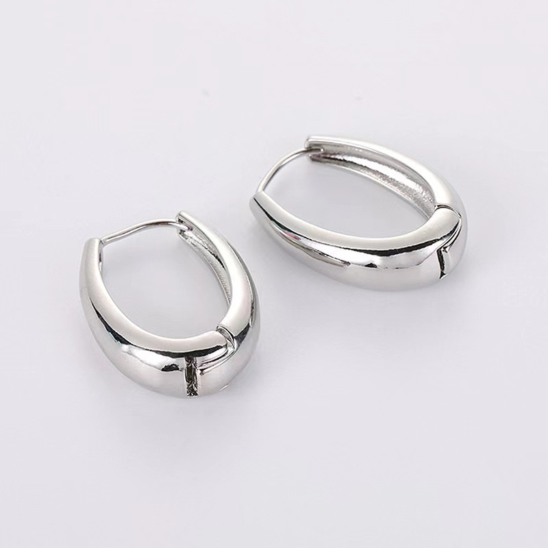 Women's Classic Copper Alloy U-Shaped Earrings with Smooth Finish - Oval Design, Vintage Gold Tone