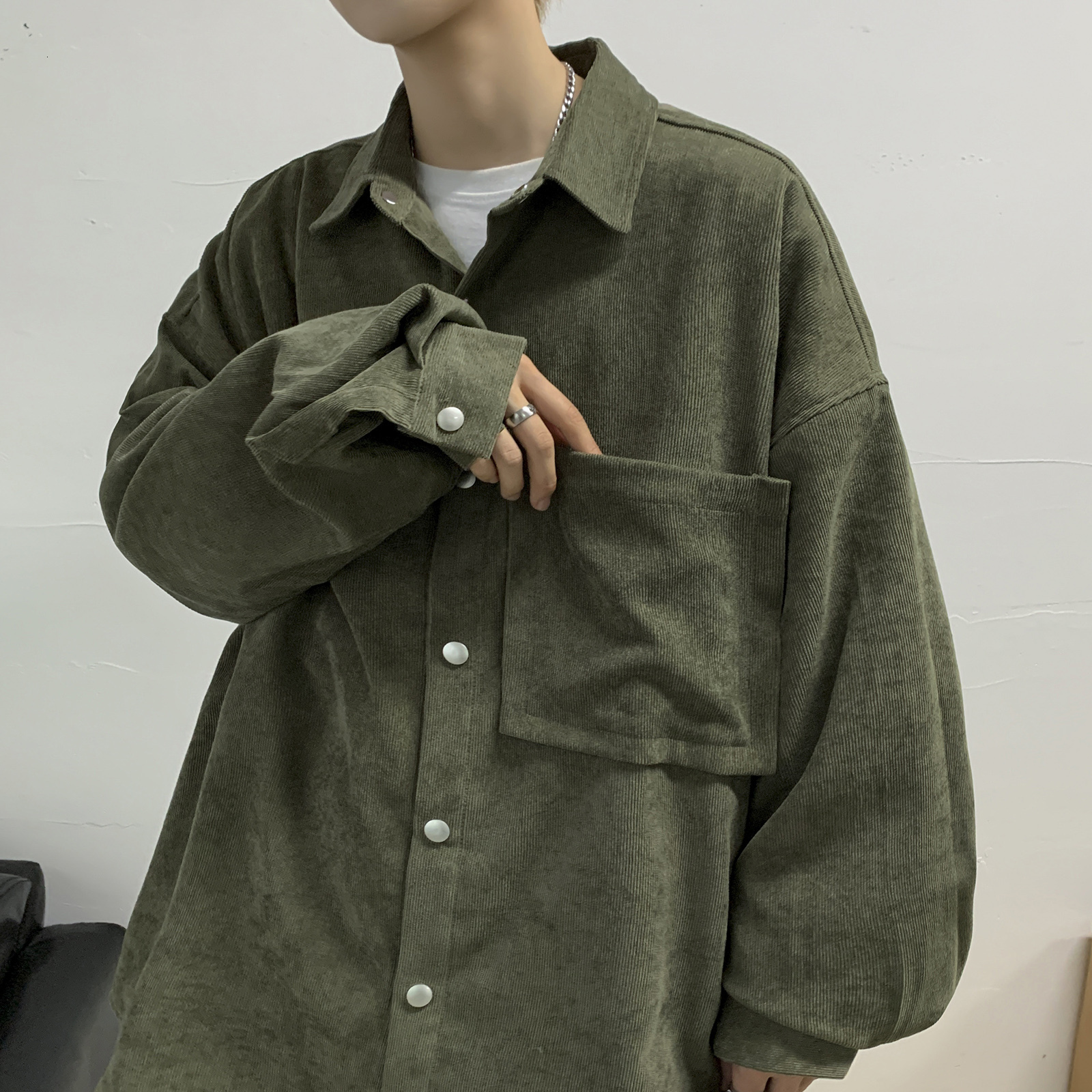 Men's Trench Coats Men Shirts Autumn Fashion Slim Fit Vintage Corduroy Shirt Male Casual Loose Long Sleeve Tops 230831