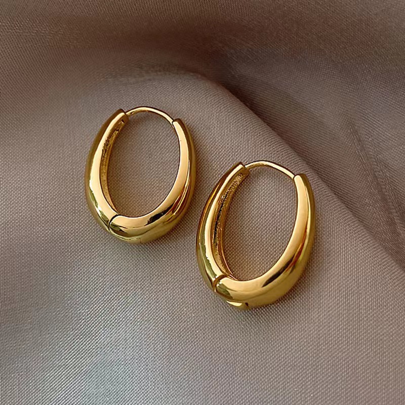 Women's Classic Copper Alloy U-Shaped Earrings with Smooth Finish - Oval Design, Vintage Gold Tone