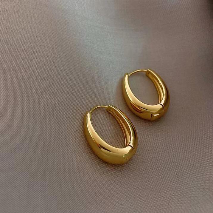 Women's Classic Copper Alloy U-Shaped Earrings with Smooth Finish - Oval Design, Vintage Gold Tone