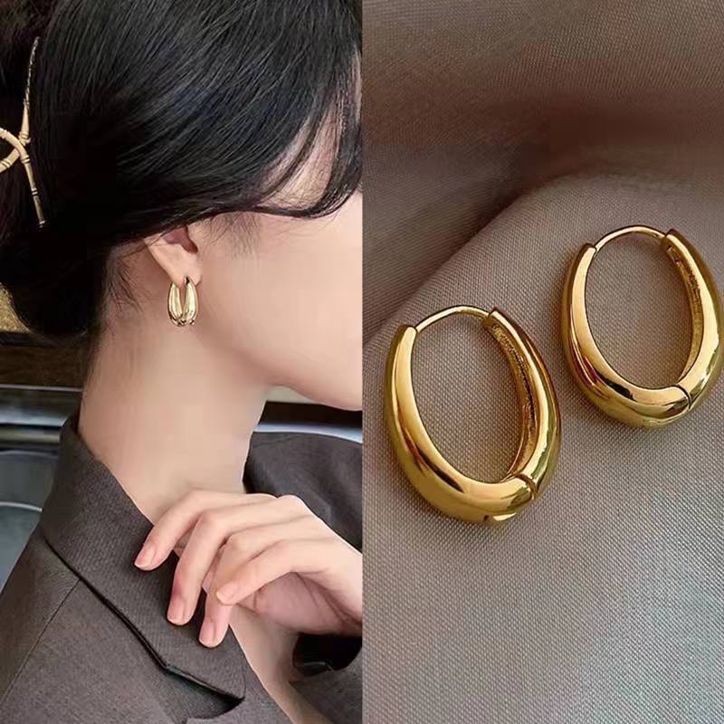 Women's Classic Copper Alloy U-Shaped Earrings with Smooth Finish - Oval Design, Vintage Gold Tone
