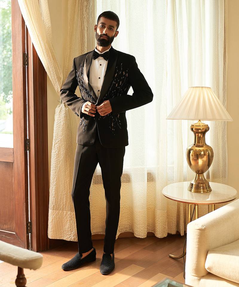 Deisgn Wedding Tuxedos 2 Pieces Shawl Lapel One Button Pockets Spesical Appliques Customize Coat Pants Fashion Formal Prom Occasions Tailored Exquisit