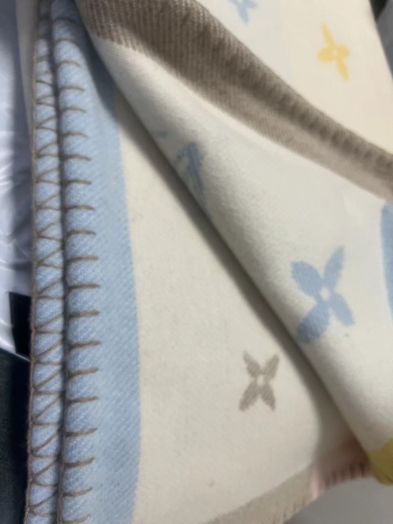 TOP QUAILTY Gilrs Boys KIDS H WOOL Cashmere L Blanket Chrismas Gift Have Tag And Dust Bag TOP VERY Thick Home Sofa Good Quailty TOP Selling 135*100cm 