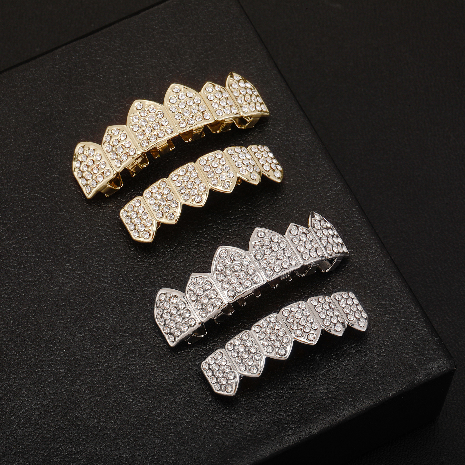 18K Real Gold Vampire Teeth Fang Grillz Punk Hip Hop CZ Cubic Zircon Poker Letters Iced Out Diamond Grills Braces Tooth Cap Rapper Jewelry for Cosplay