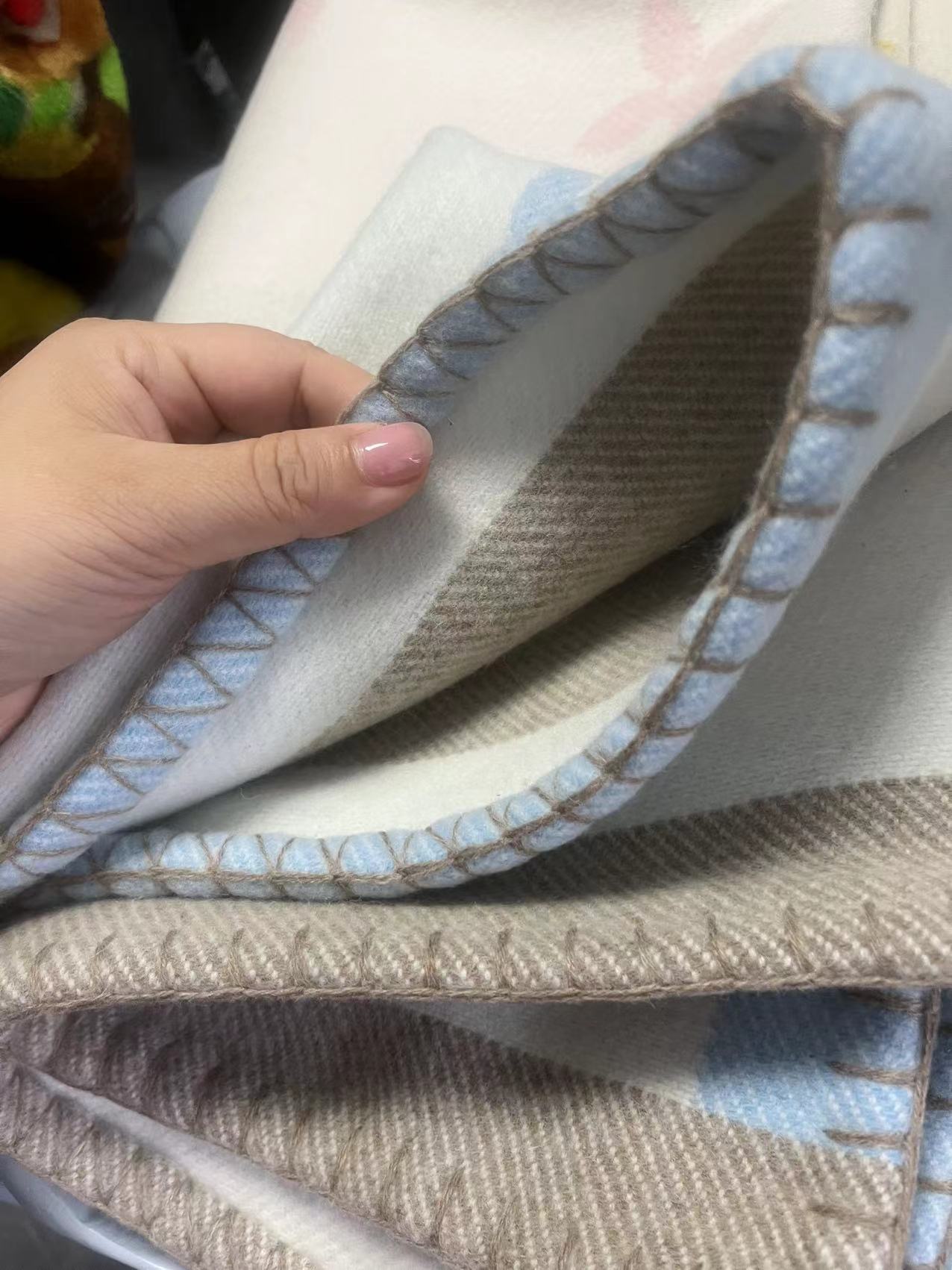 TOP QUAILTY Gilrs Boys KIDS H WOOL Cashmere L Blanket Chrismas Gift Have Tag And Dust Bag TOP VERY Thick Home Sofa Good Quailty TOP Selling 135*100cm 