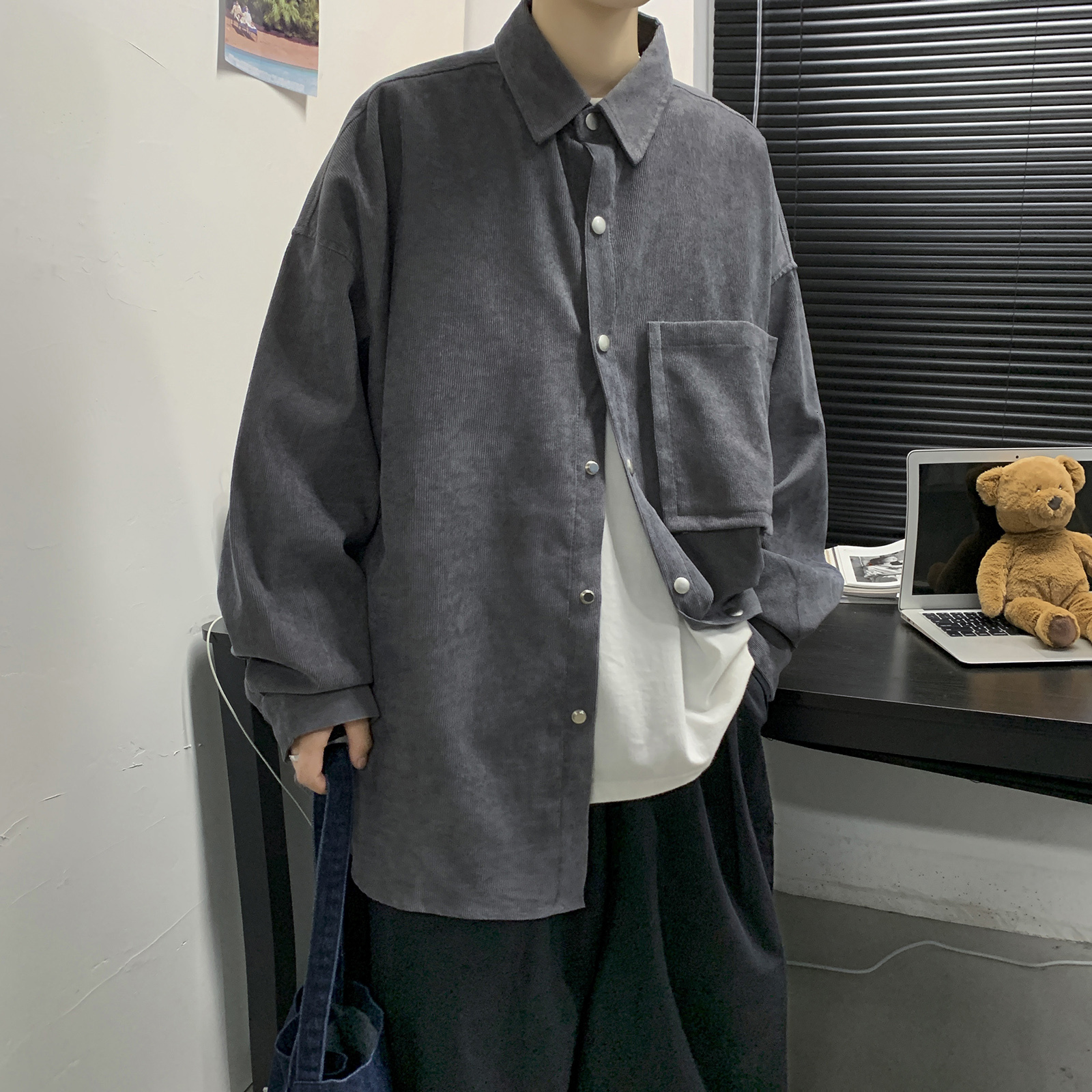 Men's Trench Coats Men Shirts Autumn Fashion Slim Fit Vintage Corduroy Shirt Male Casual Loose Long Sleeve Tops 230831