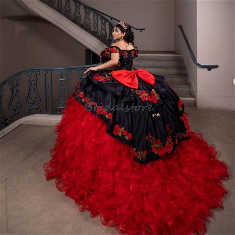 Gorgeous Mexican Quinceanera Dress 2023 Charro Para Black With Red Tiered Ruffles Flowers Sweet 15 Dress vestidos de xv Birthday Party Gowns vestidos 