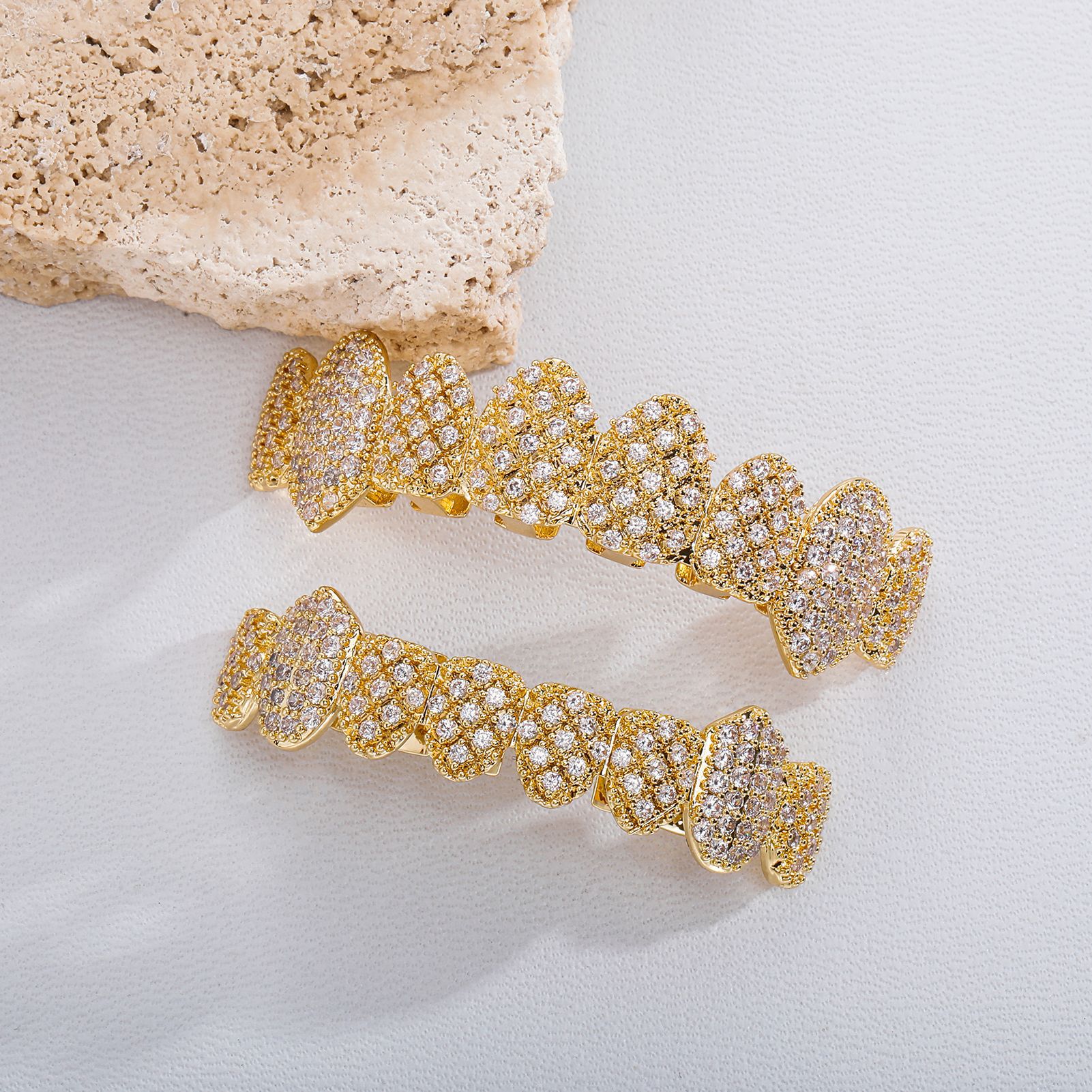 Bling Cubic Zirconia Skull Teeth Fang Grillz 18K Real Gold Punk Hip Hop Full Diamond Grills Brace Tooth Cap Rapper Body Jewelry for Cosplay Halloween 