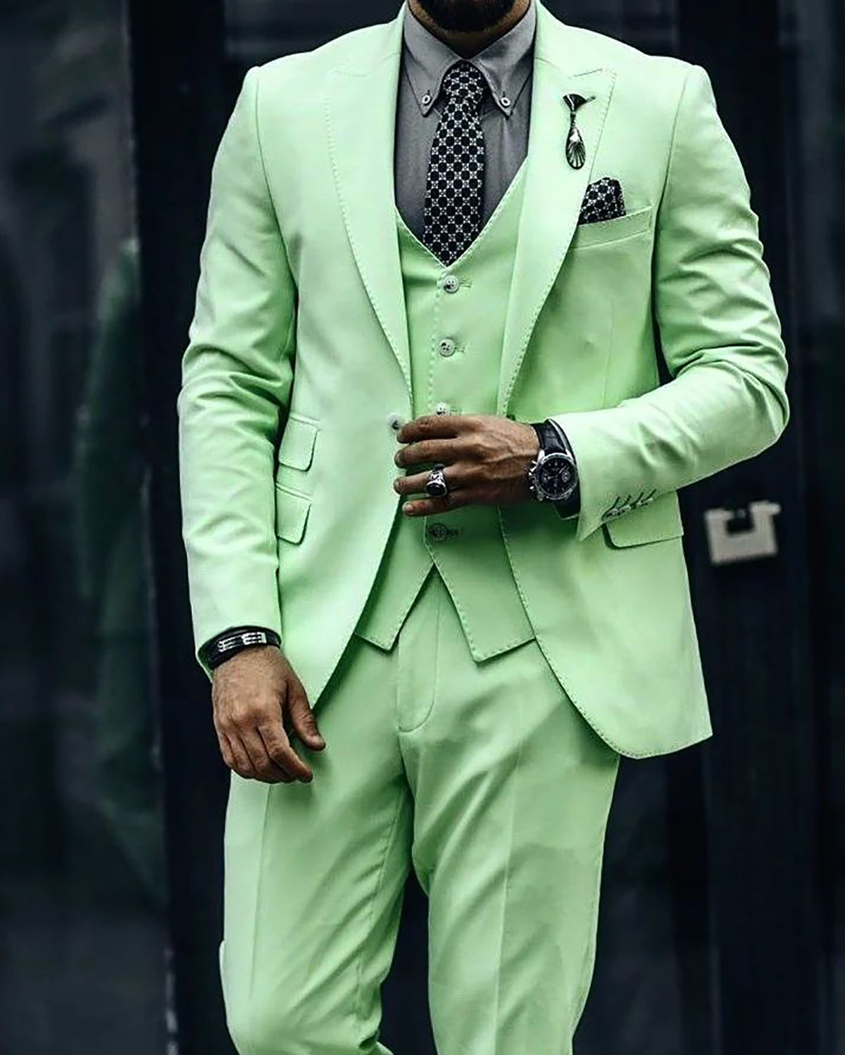 Young Wedding Tuxedos 3 Pieces Peaked Lapel Single Breasted Pockets Solid Color Customize Coat Vest Pants Fashion Party Prom Occasions Tailored Exquis