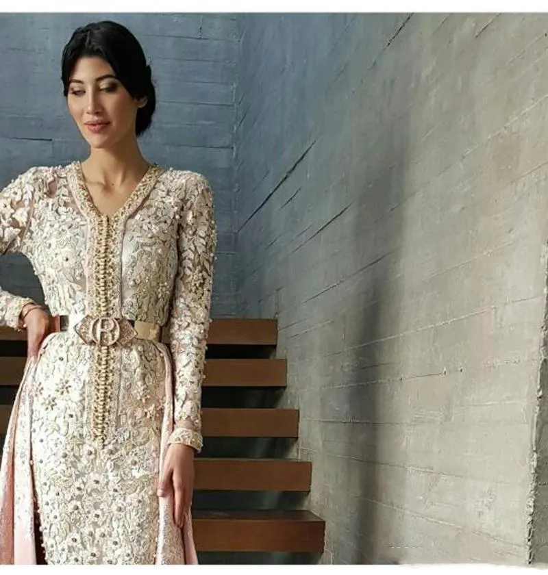 Elegant Moroccan Kaftan Evening Dresses Light Pink Lace Appliques Pearls Beaded Long Sleeves Mermaid Formal Party Gowns Arabic Muslim Celebrity Prom D