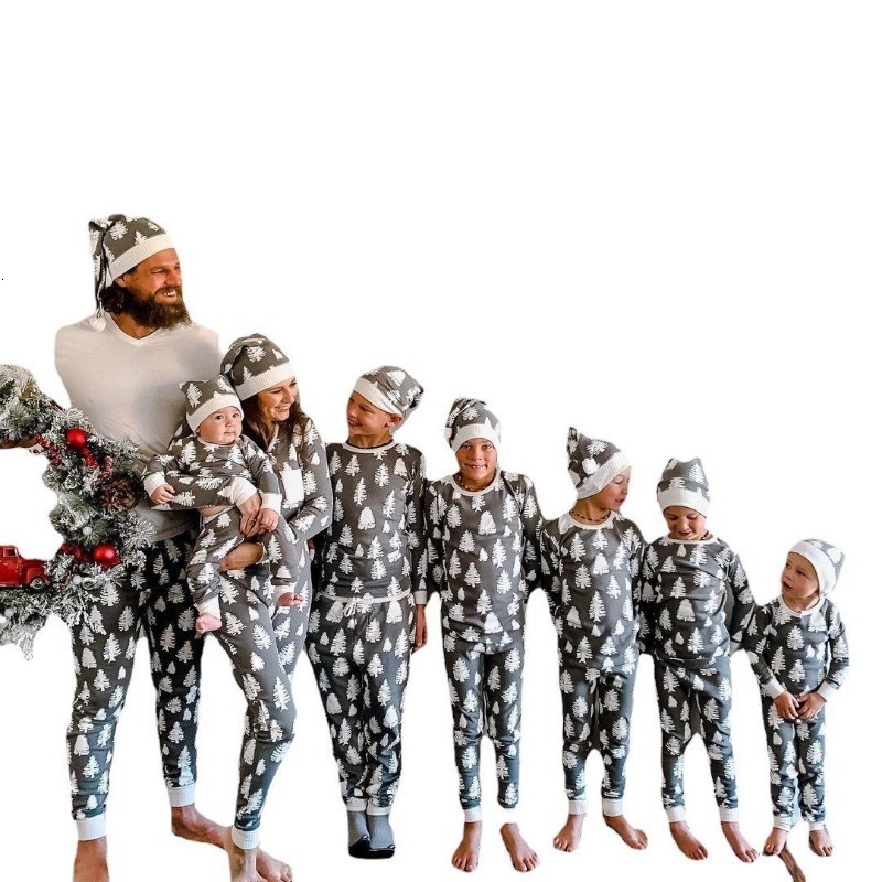 Family Matching Outfits Christmas Pajamas Set Dad Short Sleeve TopPants Mom Kids Santa Tree Printed 2Pcs Suit Baby Romper Xmas Pjs Look 230901