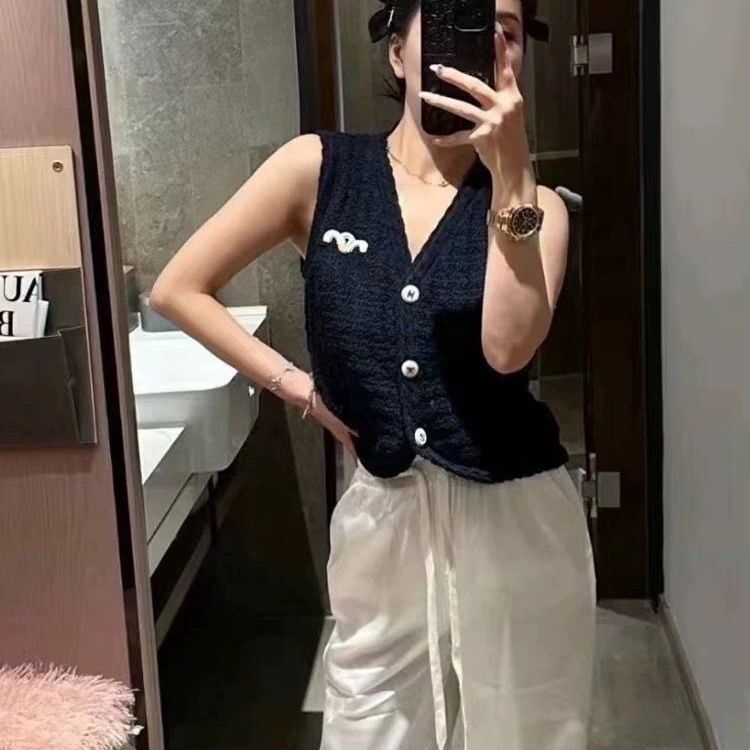 Paris designer autumn winter sleeveless vest women design sense niche early autumn French V-neck loose vest coat sweater top