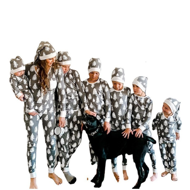 Family Matching Outfits Christmas Pajamas Set Dad Short Sleeve TopPants Mom Kids Santa Tree Printed 2Pcs Suit Baby Romper Xmas Pjs Look 230901