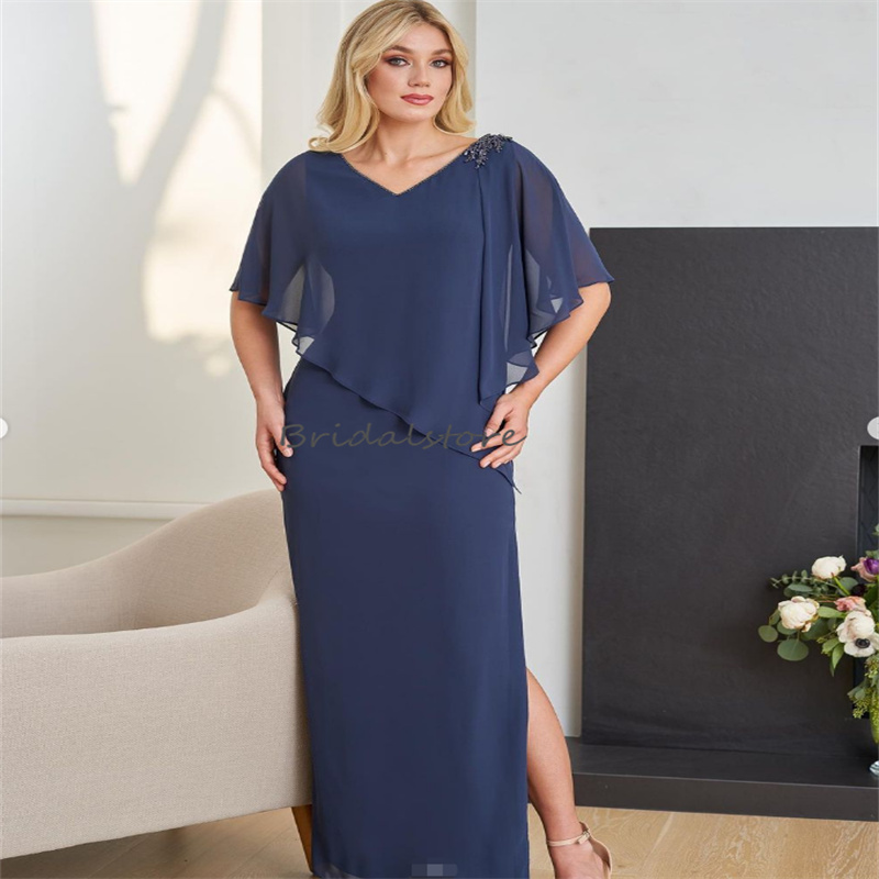 Elegant Navy Blue Mother Of The Bride Dress With Cape Plus Size Chiffon Wedding Guest Dress Side Slit Women Formal Evening Gowns Chic Special Occasion
