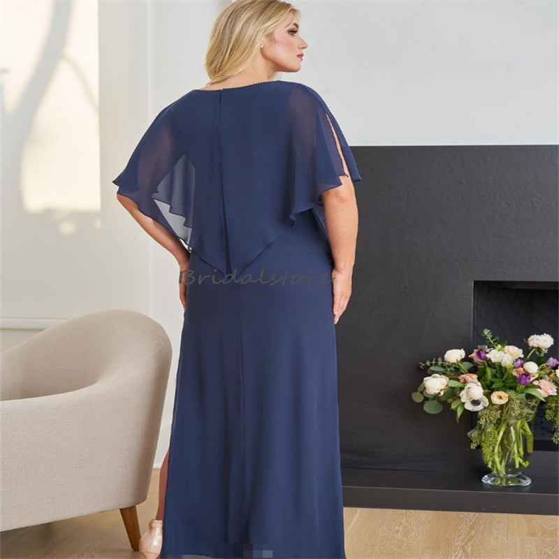 Elegant Navy Blue Mother Of The Bride Dress With Cape Plus Size Chiffon Wedding Guest Dress Side Slit Women Formal Evening Gowns Chic Special Occasion