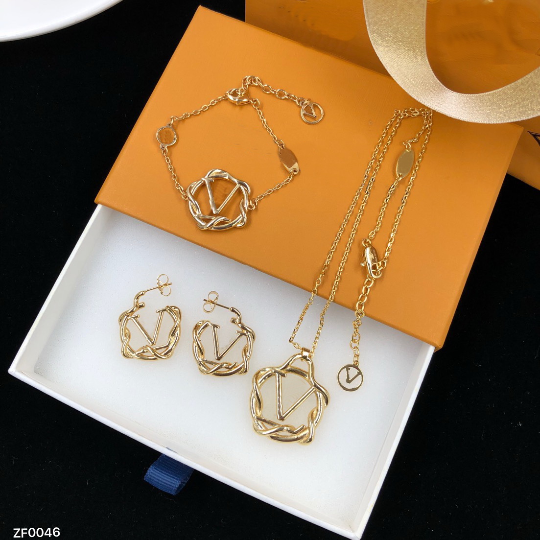 New Twisted Fried Dough Twists Hollow Out Letter Ring Pendant Bracelet Jewelry Set Indian Bride Necklace Earrings Wholesale Hs19 c871
