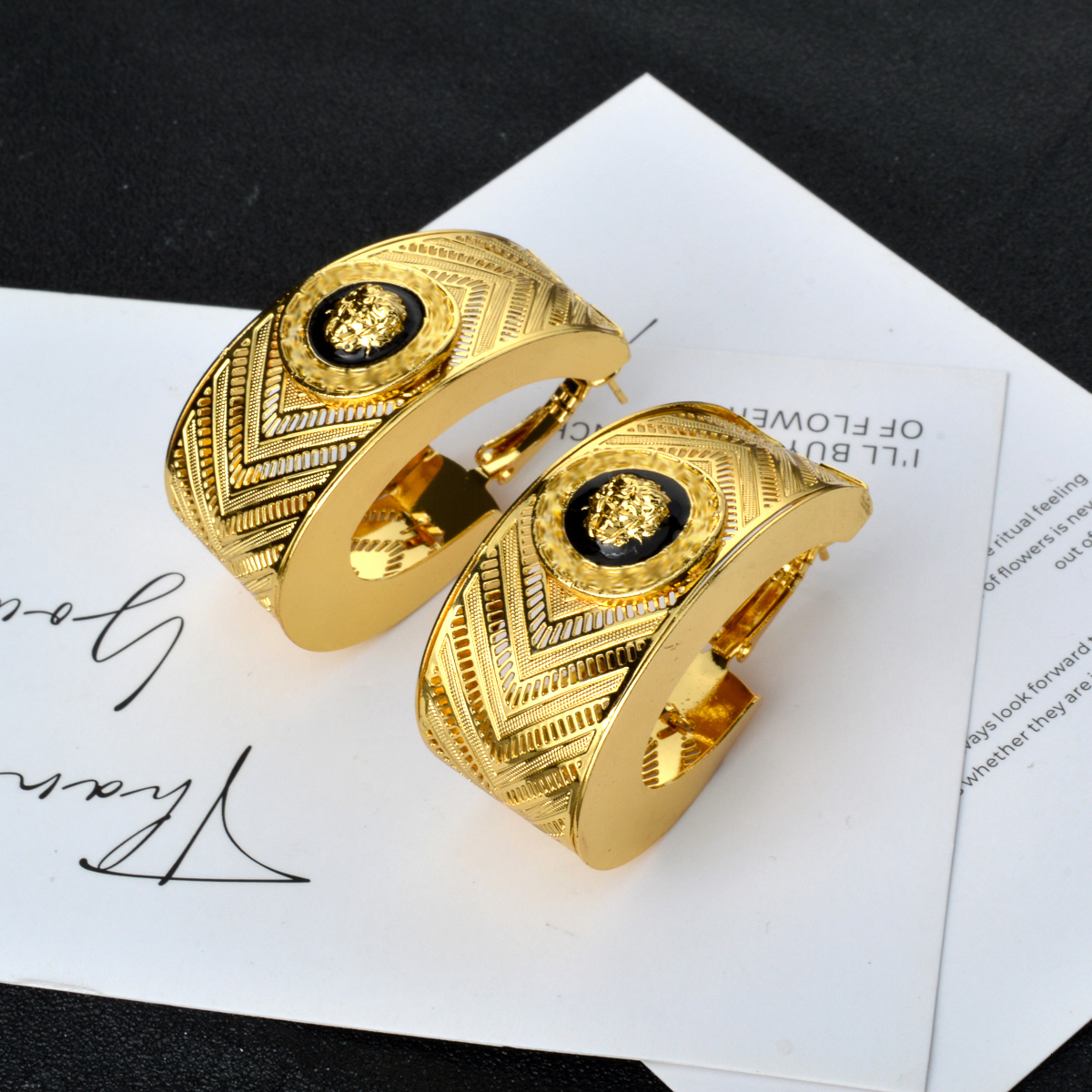 Stud Anting-anting berongga warna emas 18K Afrika Nigeria anting-anting Enamel hitam perhiasan pernikahan wanita geometri emas besar mewah Dubai Itali