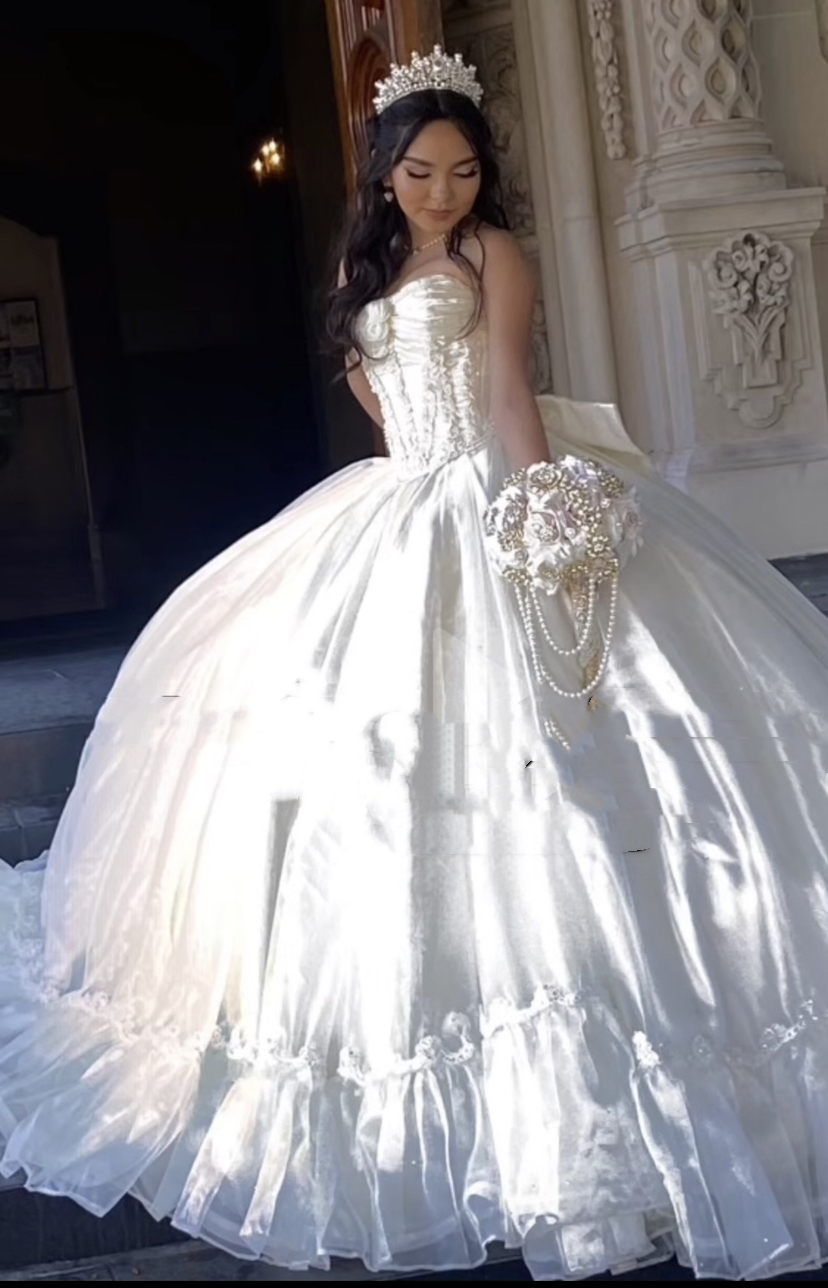 Princess Corset Quinceanera Dresses With Ivory Bow Back Handmade Flowers Crystals Beaded Ball Gown Prom Party Dress For Girls Ruffles Floor Length Ves