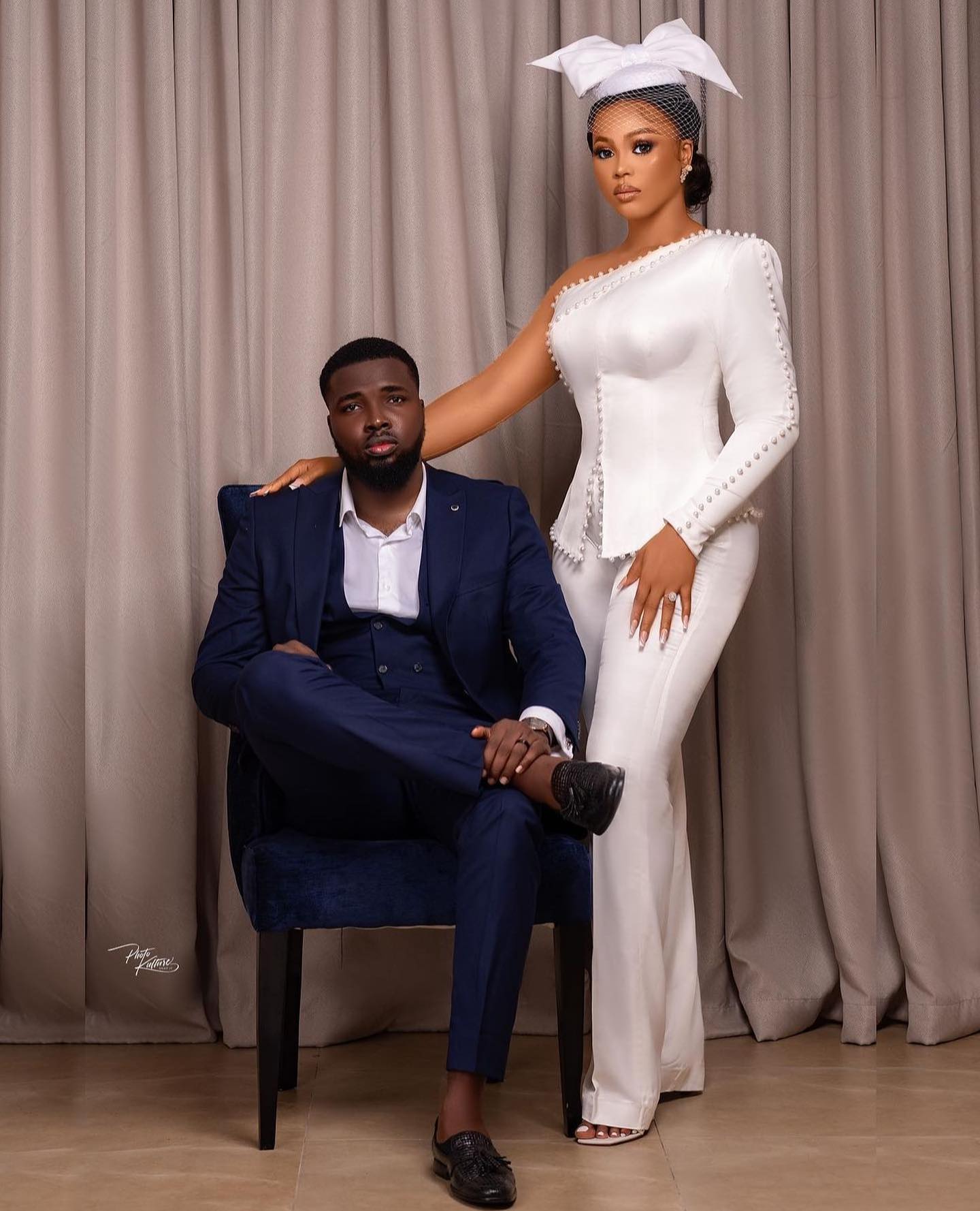 Stylish Pearls Sheath Jumpsuit Wedding Dresses With Pants Bridal Gowns Long Sleeves Satin One Shoulder Vestido De Novia