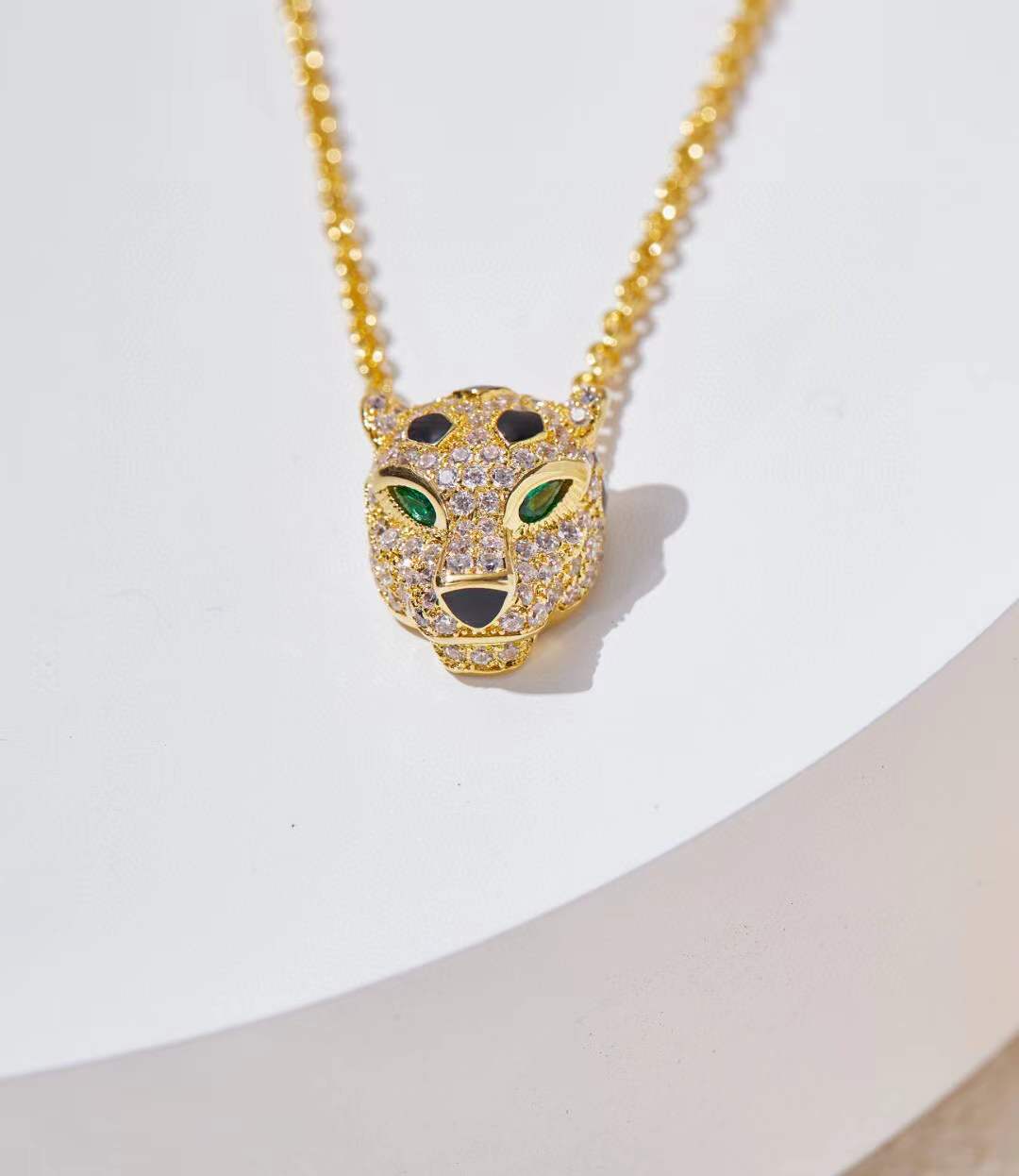 Unique Green Eye Leopard Head Necklace Animal Choker Punk Women Men Zircon Panther Pendant Black Enamel Panthere Jewelry Luxury