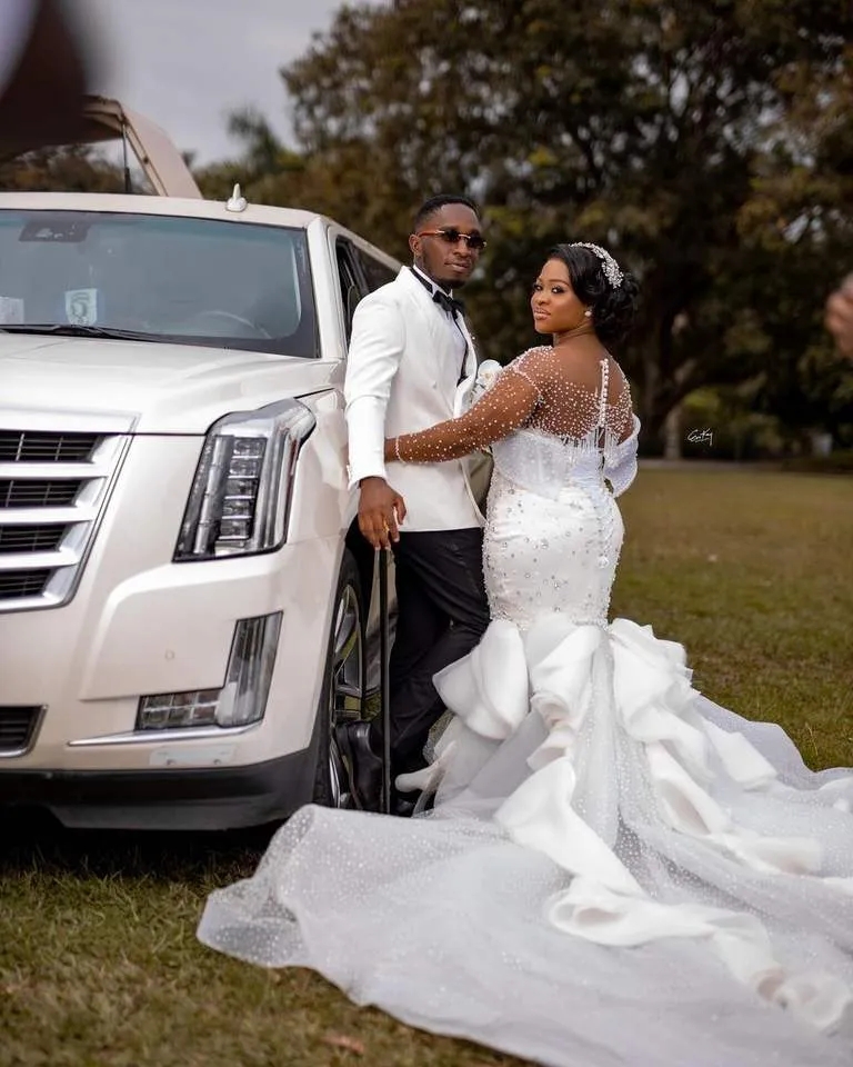 Sparkly Crystals Beaded Mermaid Wedding Dresses Sheer Neck Long Sleeve Beades Plus Size Bridal Party Gowns Robe De Marriage